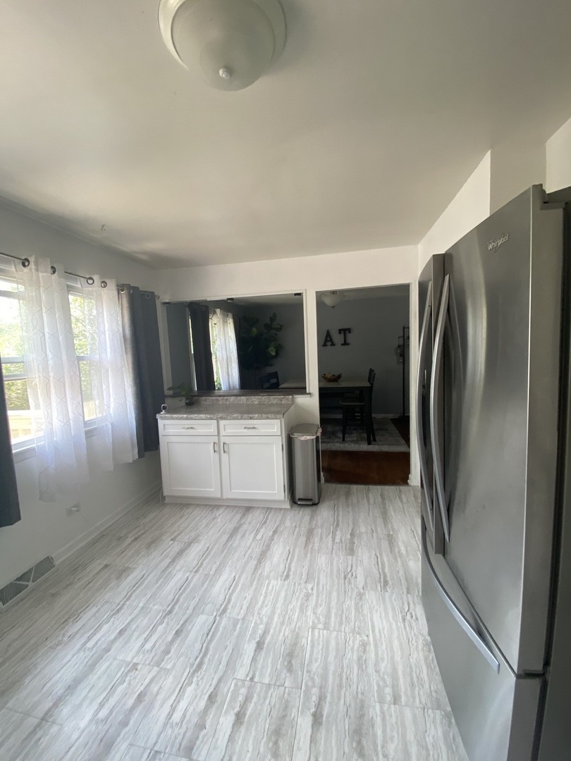 1429 S Busse Road Property Photo 11