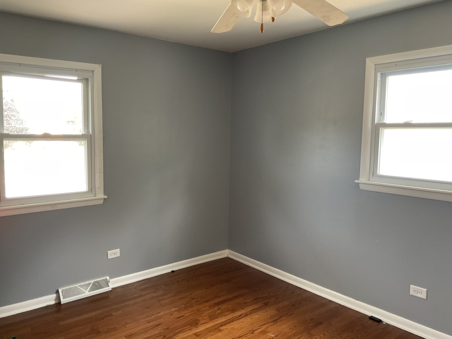 1429 S Busse Road Property Photo 13