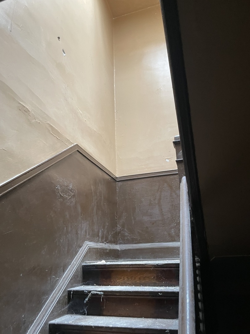 6214 S King Drive Property Photo 2