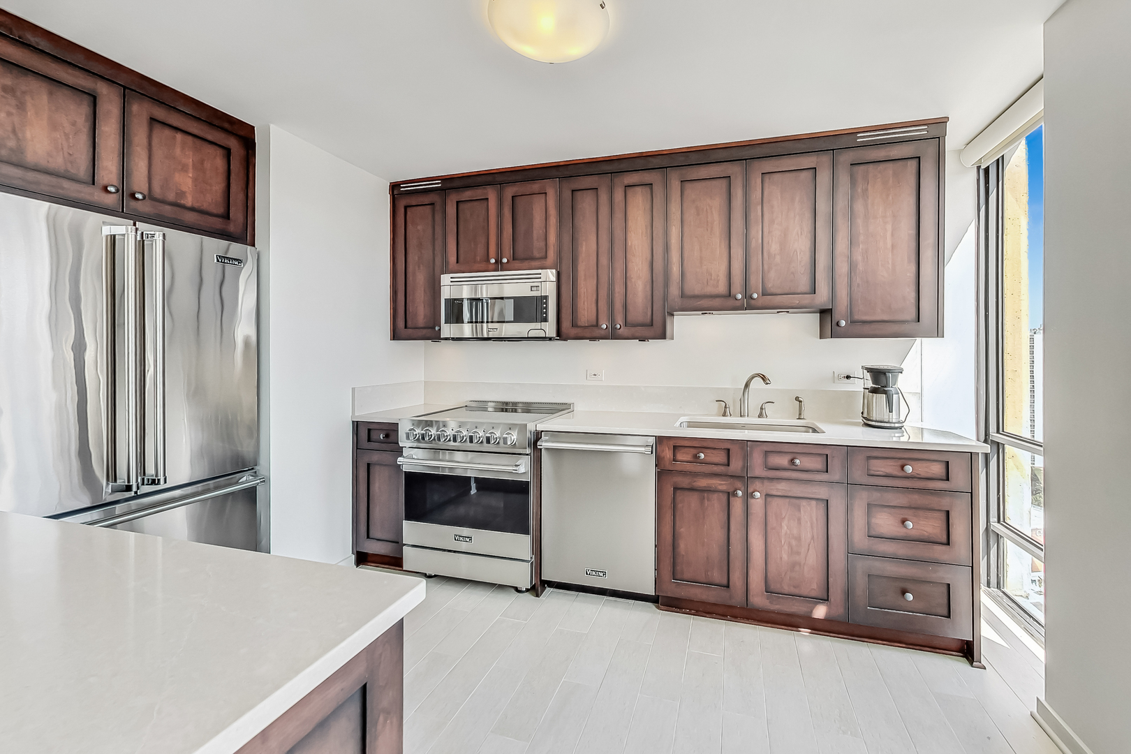1660 N La Salle Drive 2402 Property Photo 10