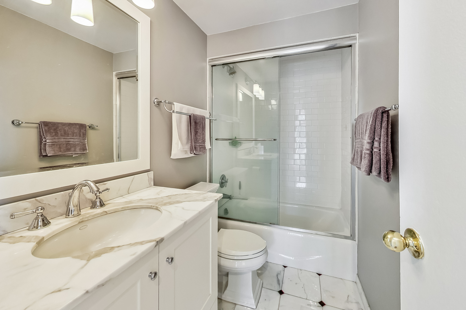 1660 N La Salle Drive 2402 Property Photo 16