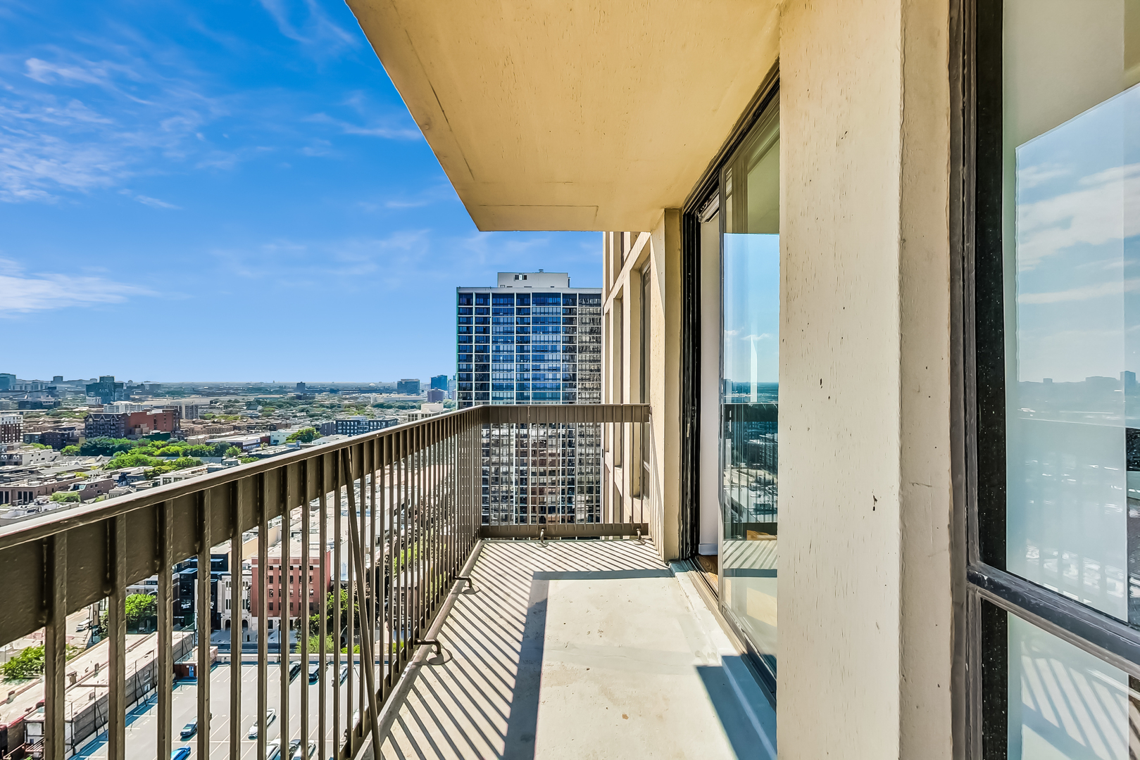 1660 N La Salle Drive 2402 Property Photo 18