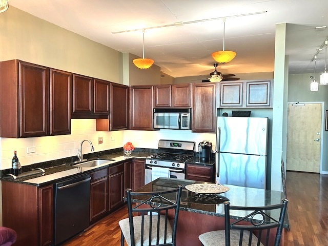 1600 S Indiana Avenue 1306 Property Photo 5