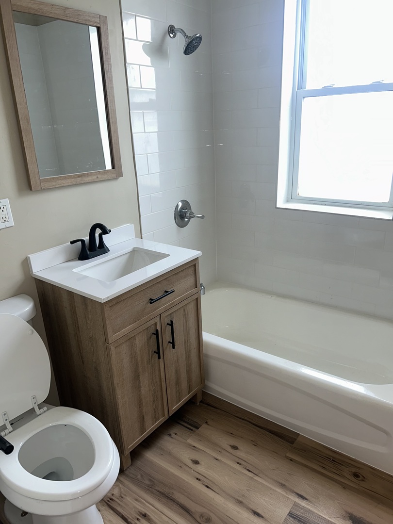 7556 S Langley Avenue 1 Property Photo 8