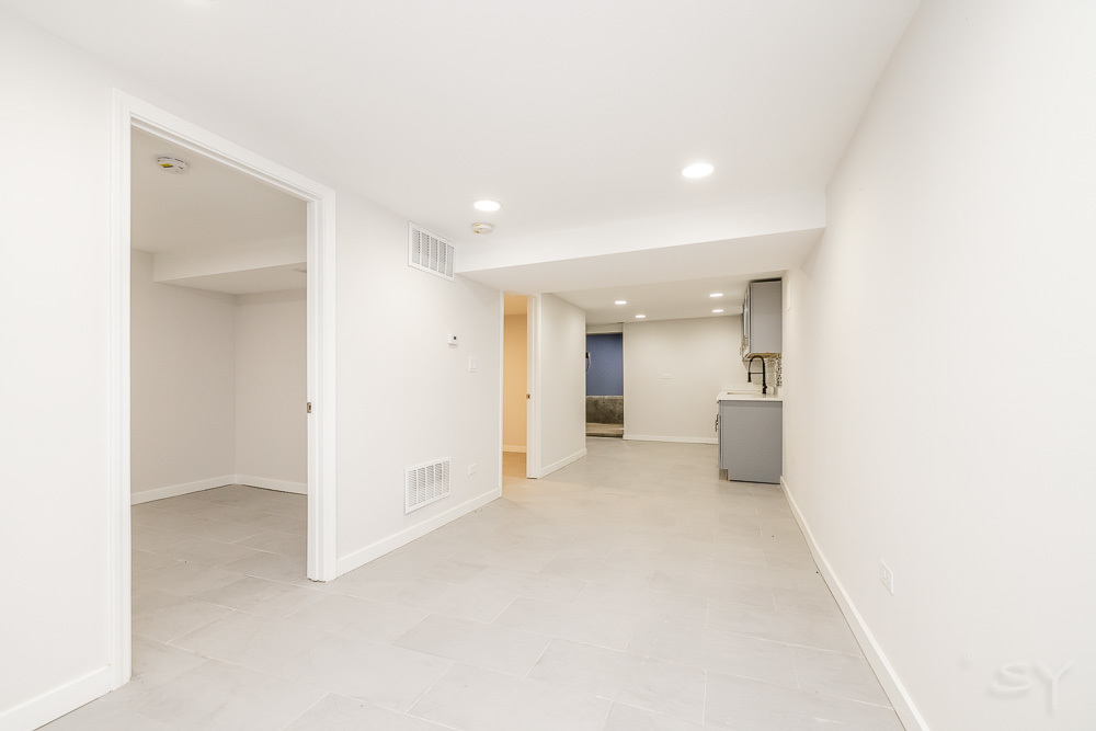 5207 S Laflin Street Property Photo 32