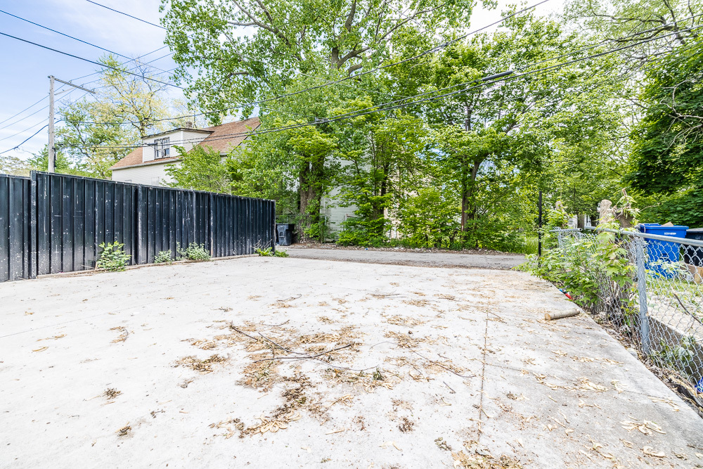 5207 S Laflin Street Property Photo 40
