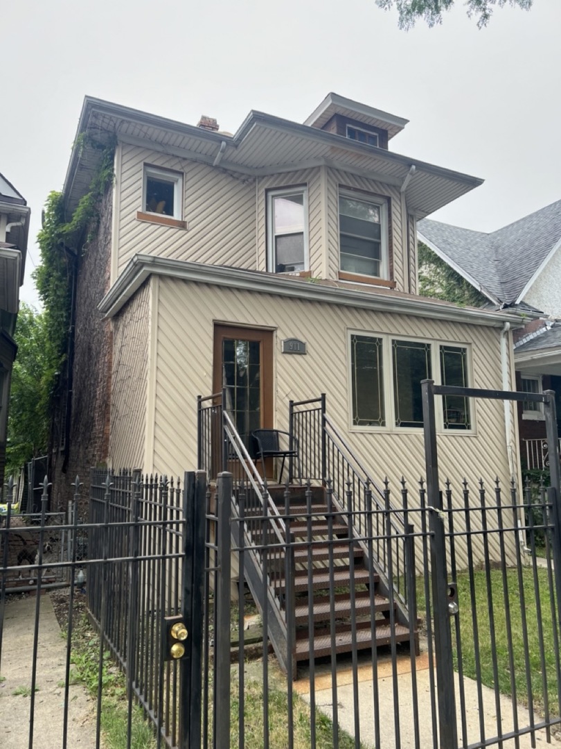911 N Lawler Avenue Property Photo 1