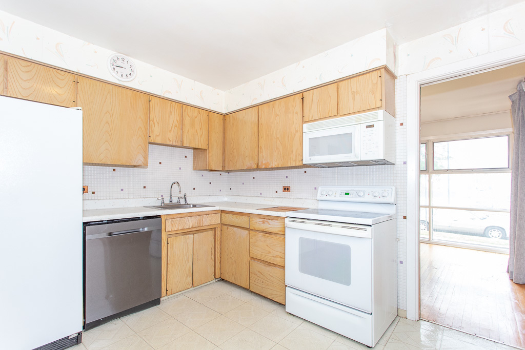 7407 N California Avenue Property Photo 3