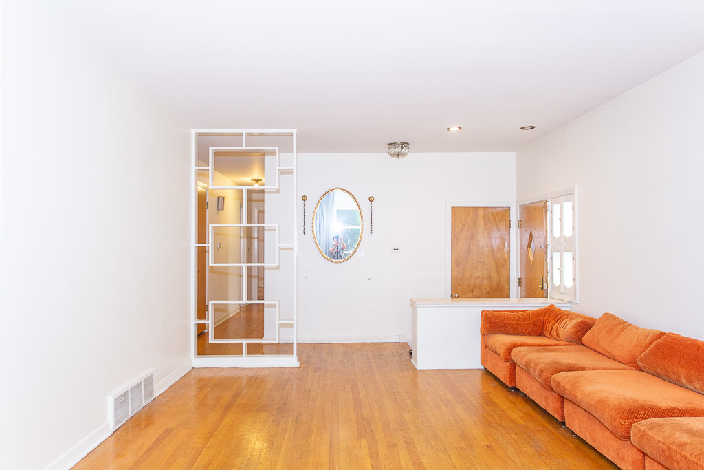 7407 N California Avenue Property Photo 7