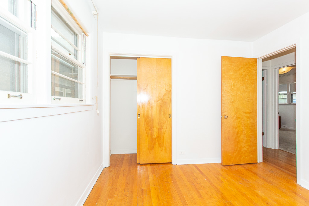 7407 N California Avenue Property Photo 9