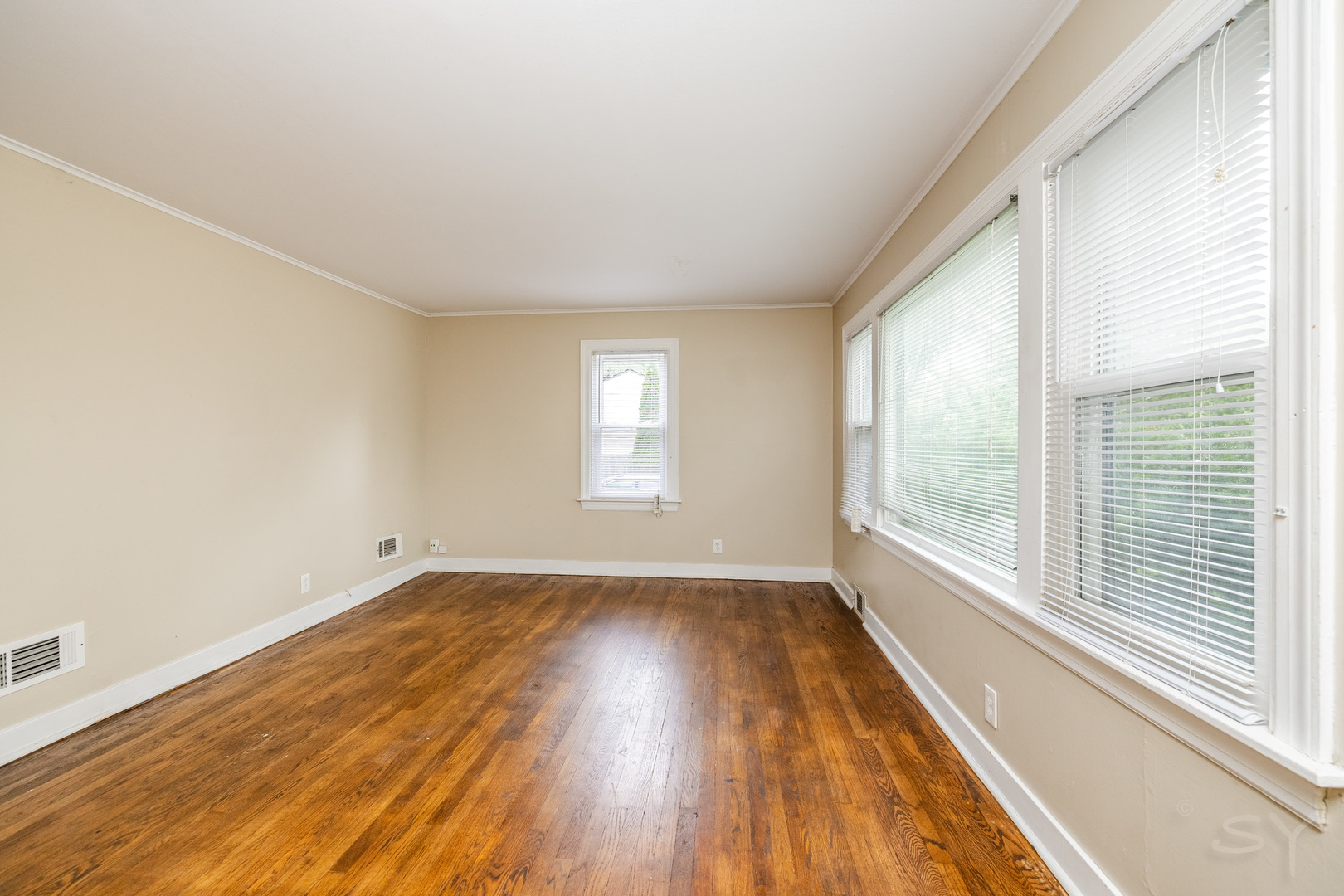 5604 S Madison Avenue Property Photo 2