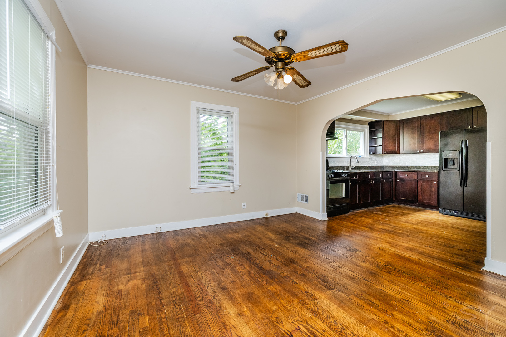 5604 S Madison Avenue Property Photo 3