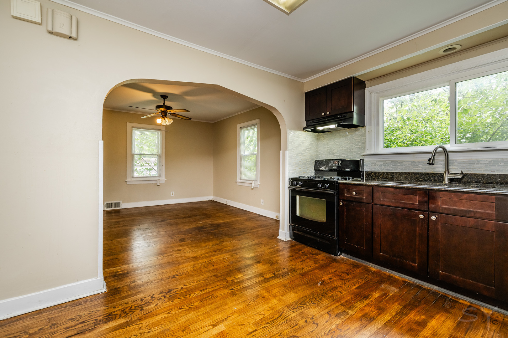 5604 S Madison Avenue Property Photo 4