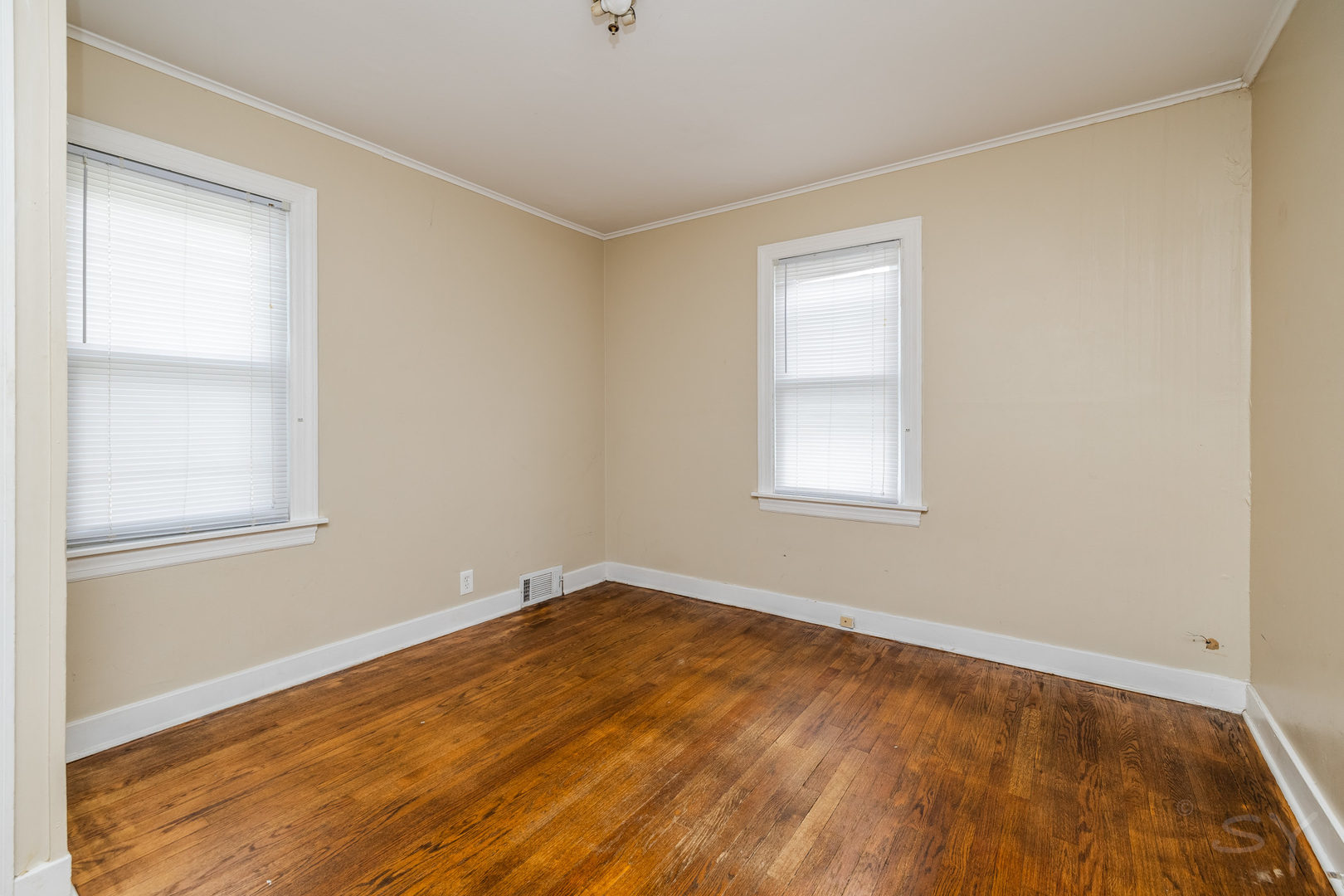 5604 S Madison Avenue Property Photo 7
