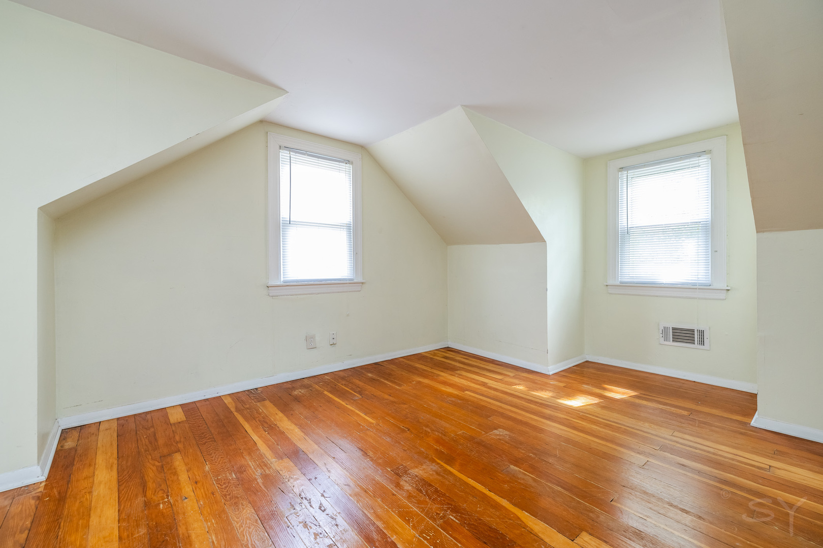 5604 S Madison Avenue Property Photo 9
