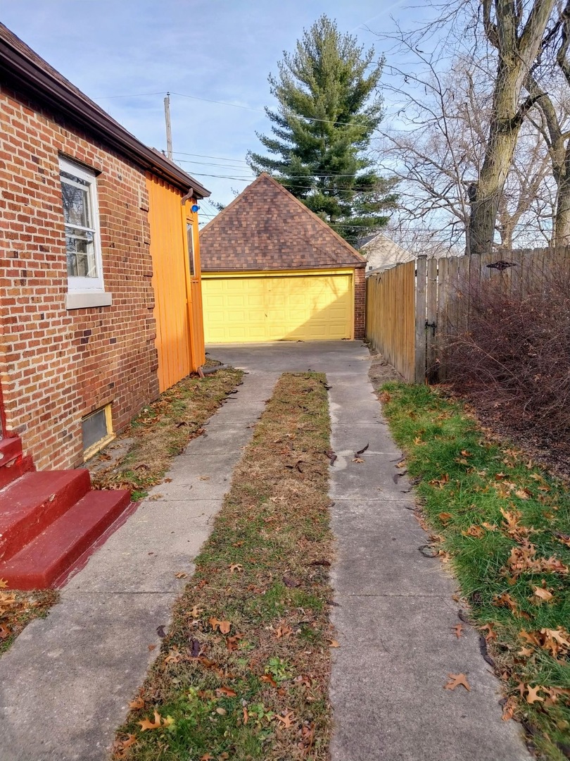 110 Forestdale Parkway Property Photo 2