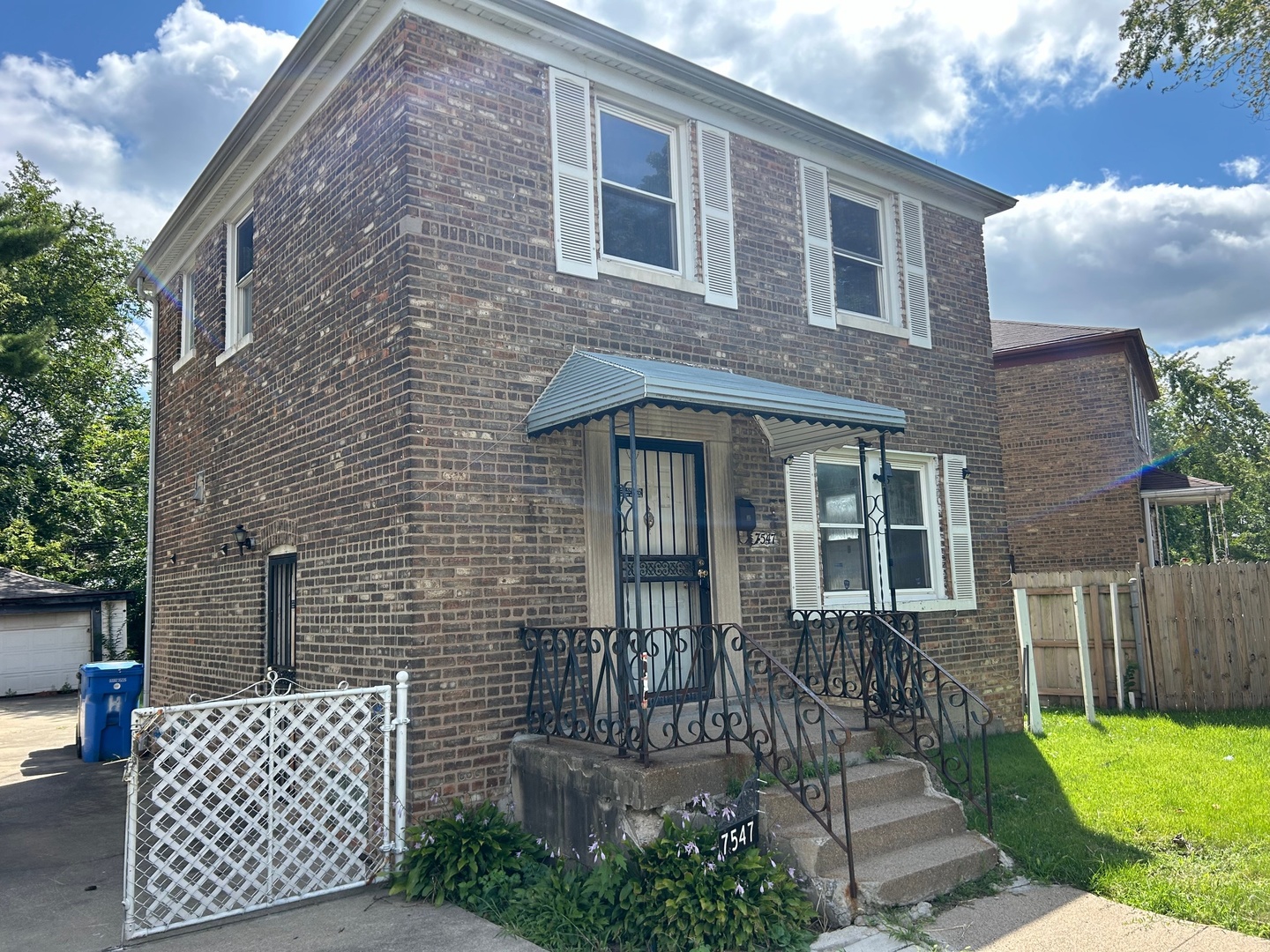 7547 S Hamilton Avenue Property Photo 2