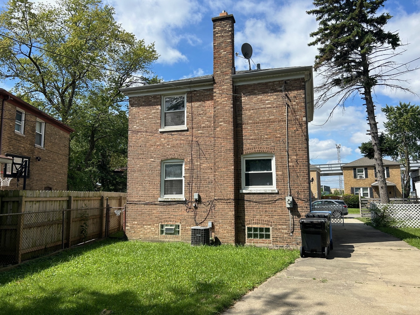 7547 S Hamilton Avenue Property Photo 4