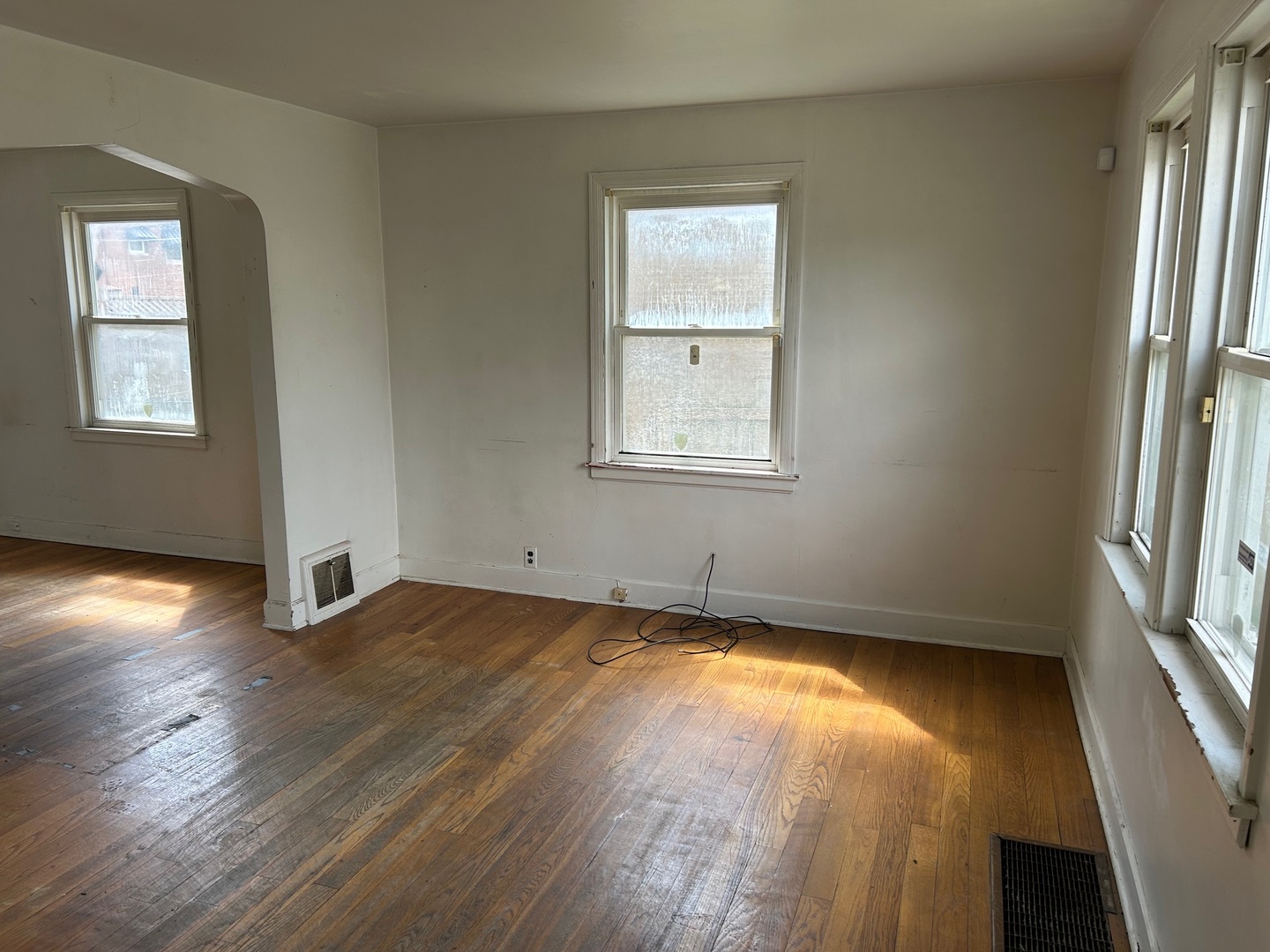 7547 S Hamilton Avenue Property Photo 9
