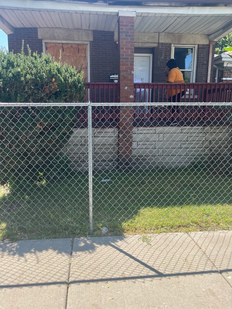 827 E 87th Place Property Photo 1