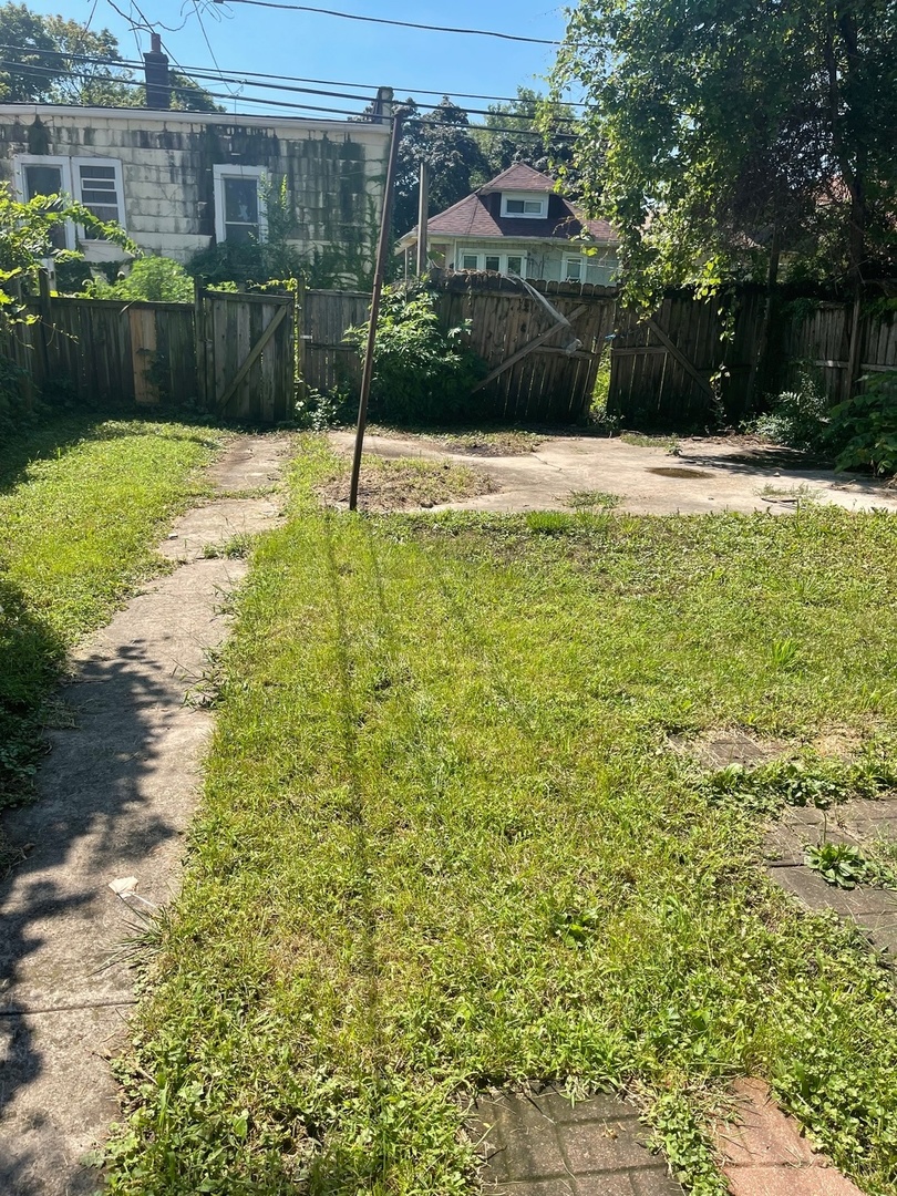 827 E 87th Place Property Photo 10