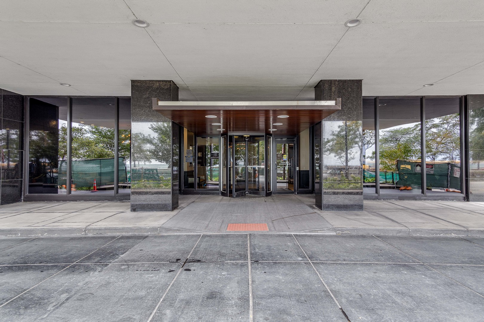 1440 N Lake Shore Drive 22abcd Property Photo 2