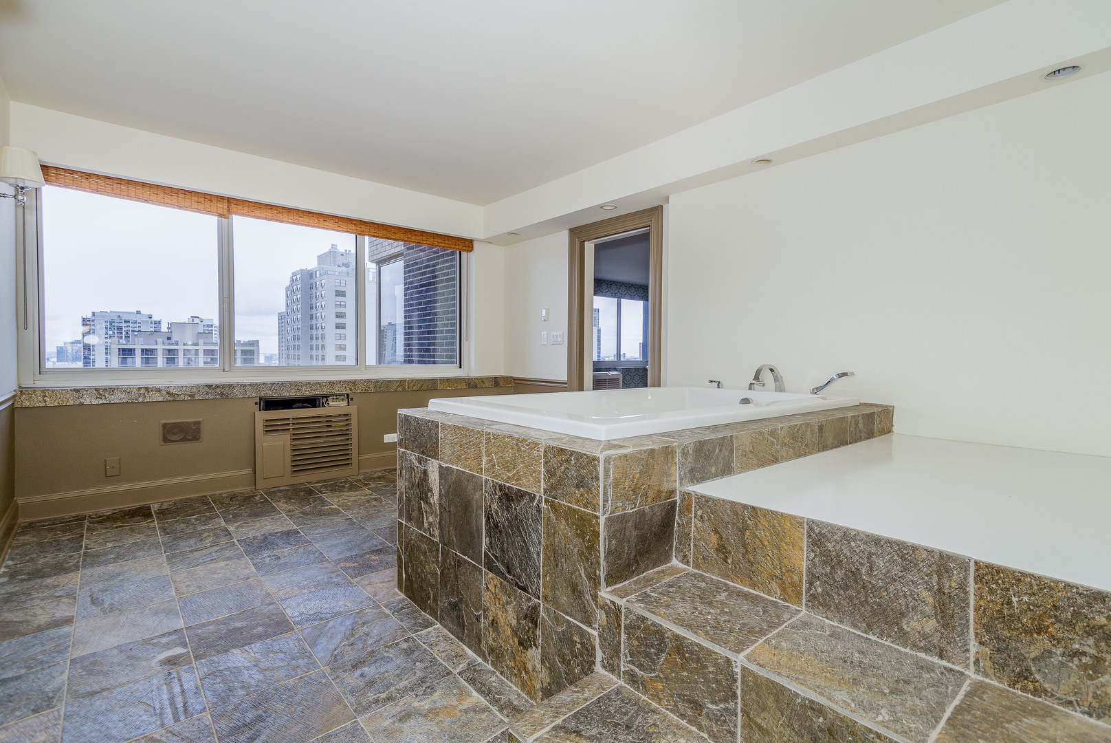 1440 N Lake Shore Drive 22abcd Property Photo 22