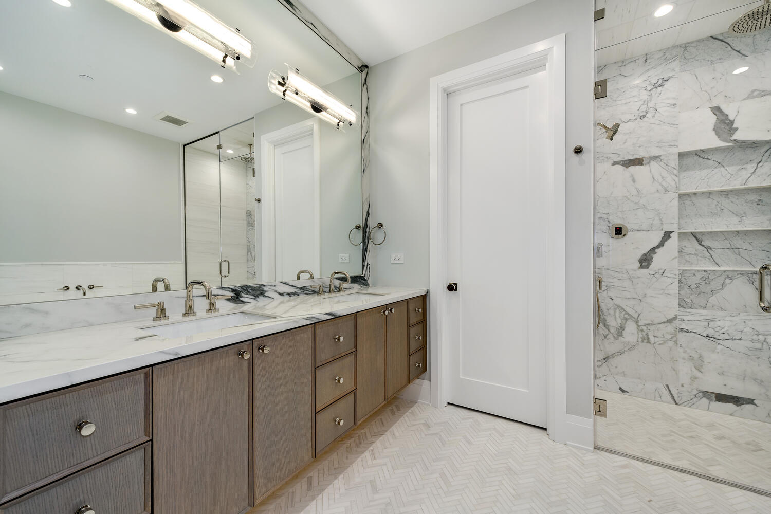 3511 N Bosworth Avenue 1w Property Photo 18