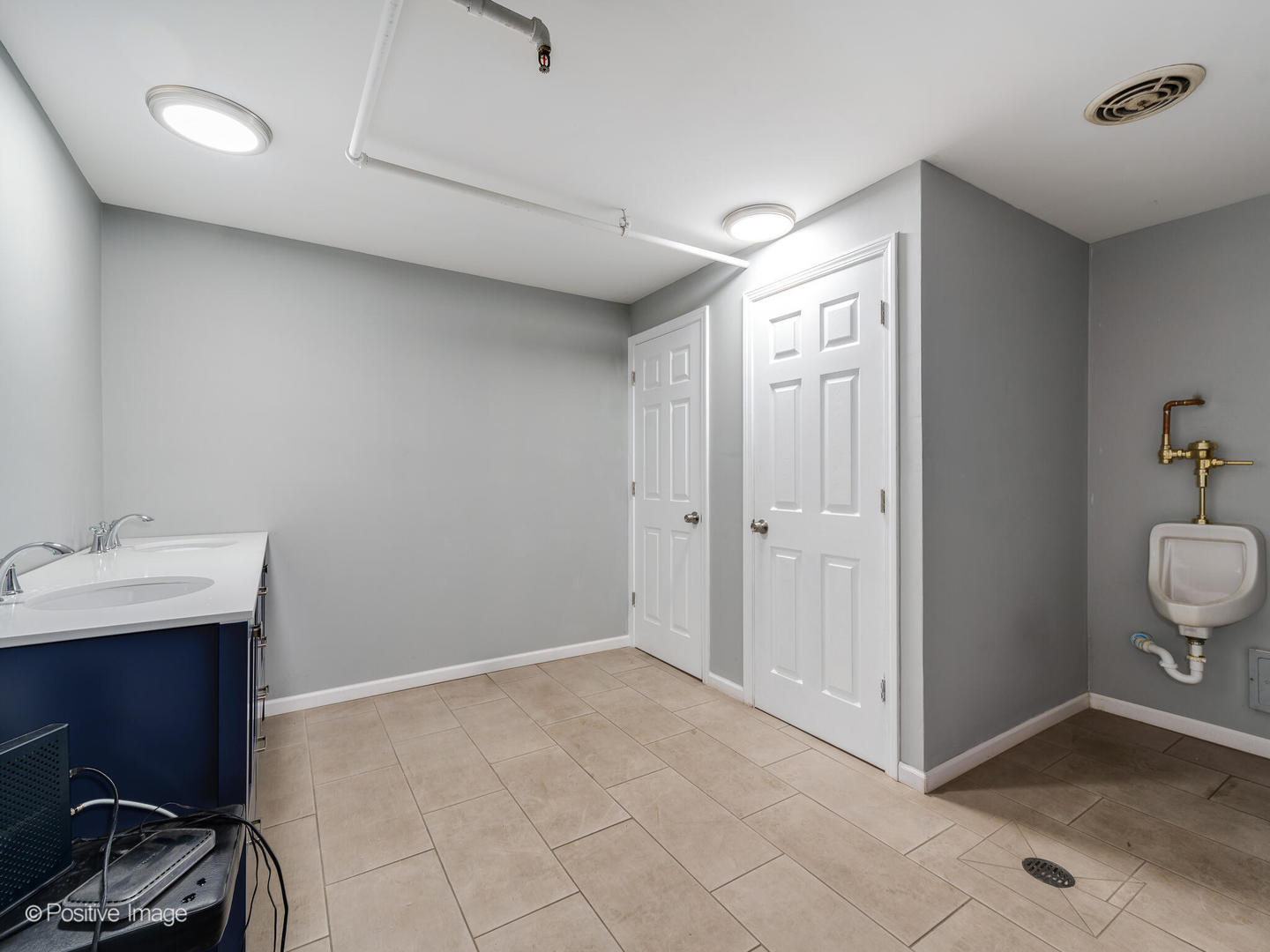 2525 S Wabash Avenue Property Photo 18