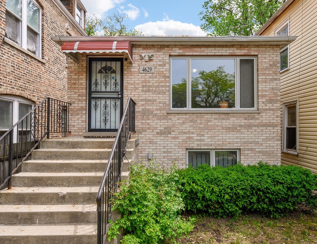 4629 S Laflin Street Property Photo 1