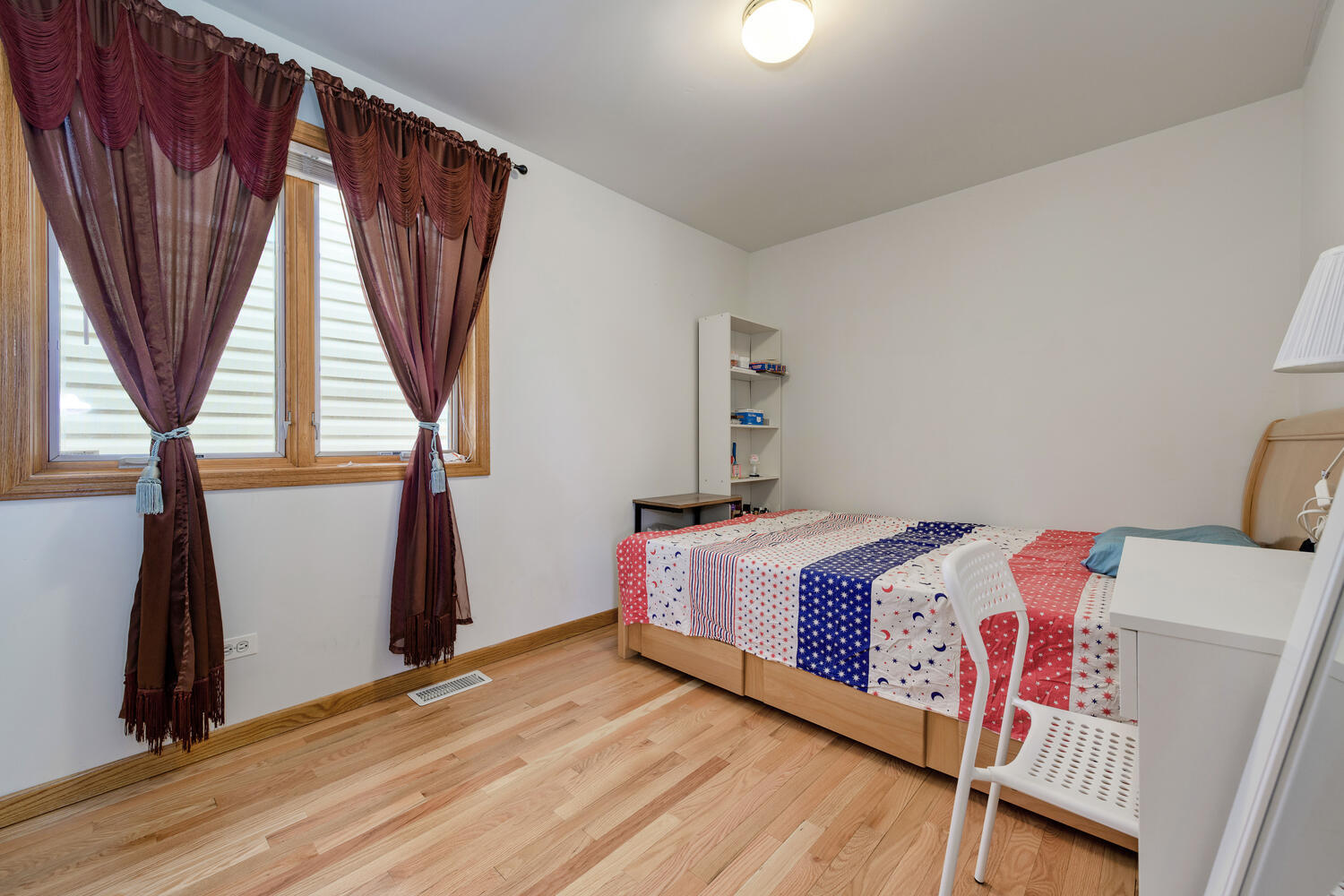 4629 S Laflin Street Property Photo 8