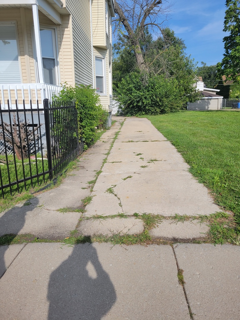 12033 S Wallace Street Property Photo 2