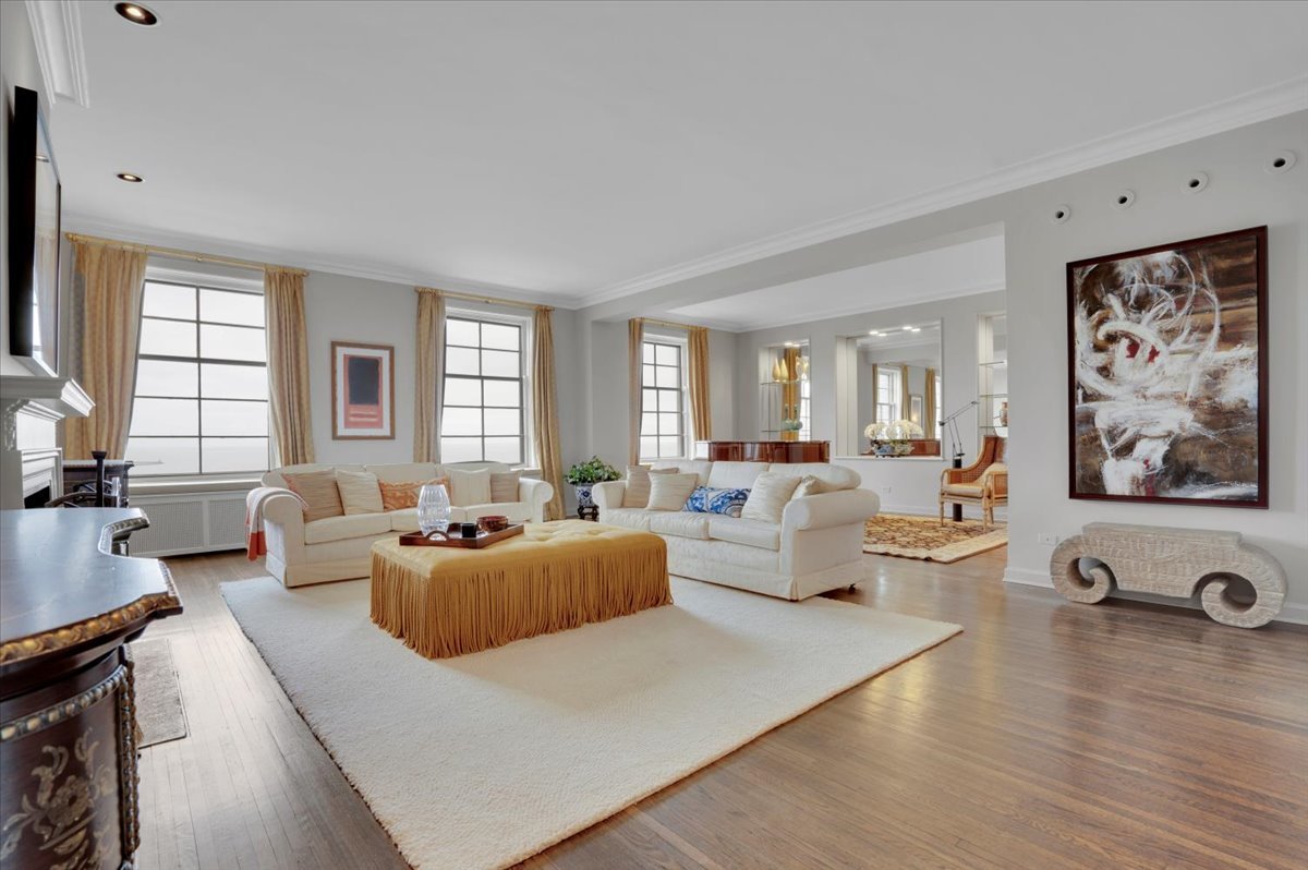 229 E Lake Shore Drive 10e Property Photo 6