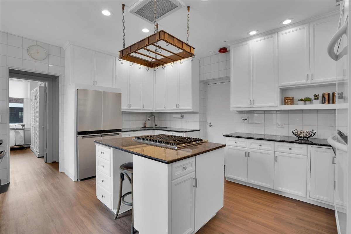 229 E Lake Shore Drive 10e Property Photo 23