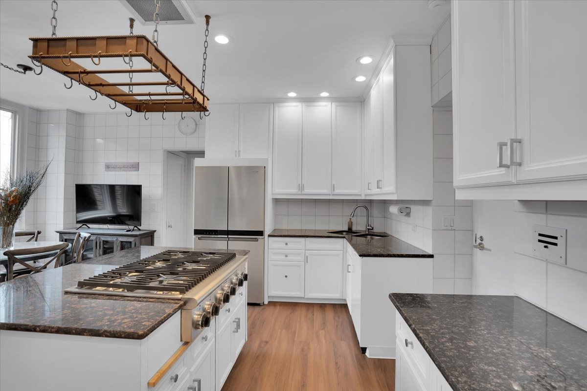 229 E Lake Shore Drive 10e Property Photo 24