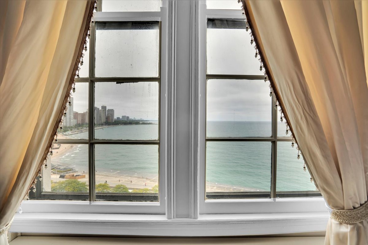 229 E Lake Shore Drive 10e Property Photo 28