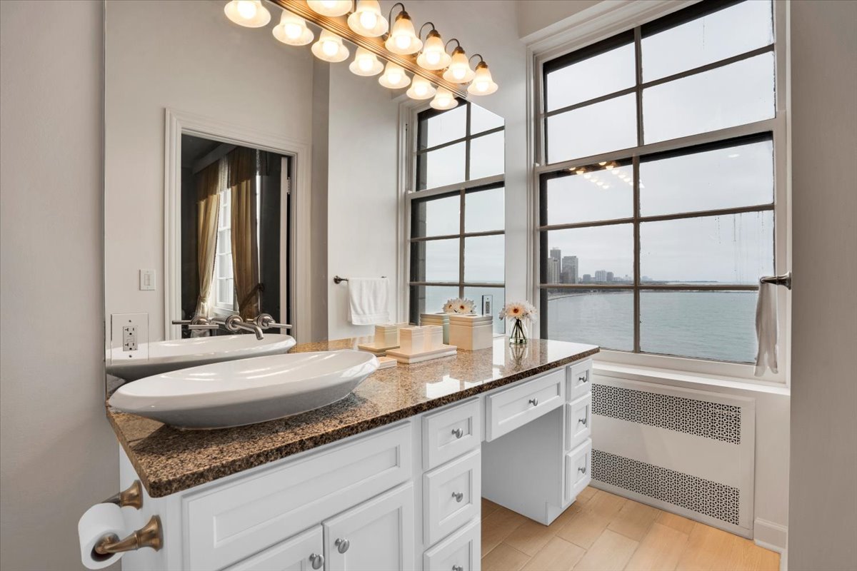 229 E Lake Shore Drive 10e Property Photo 33