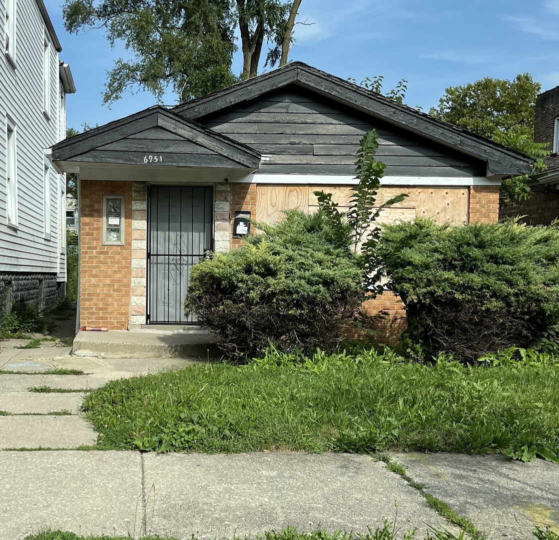 6951 S Hermitage Avenue Property Photo 1