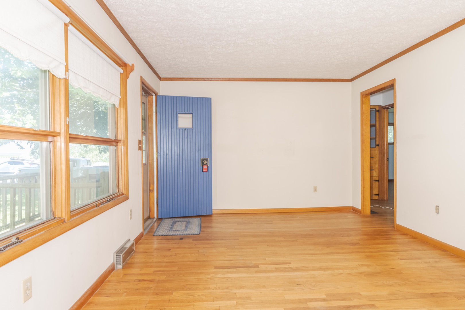 214 E Van Alstyne Street Property Photo 5