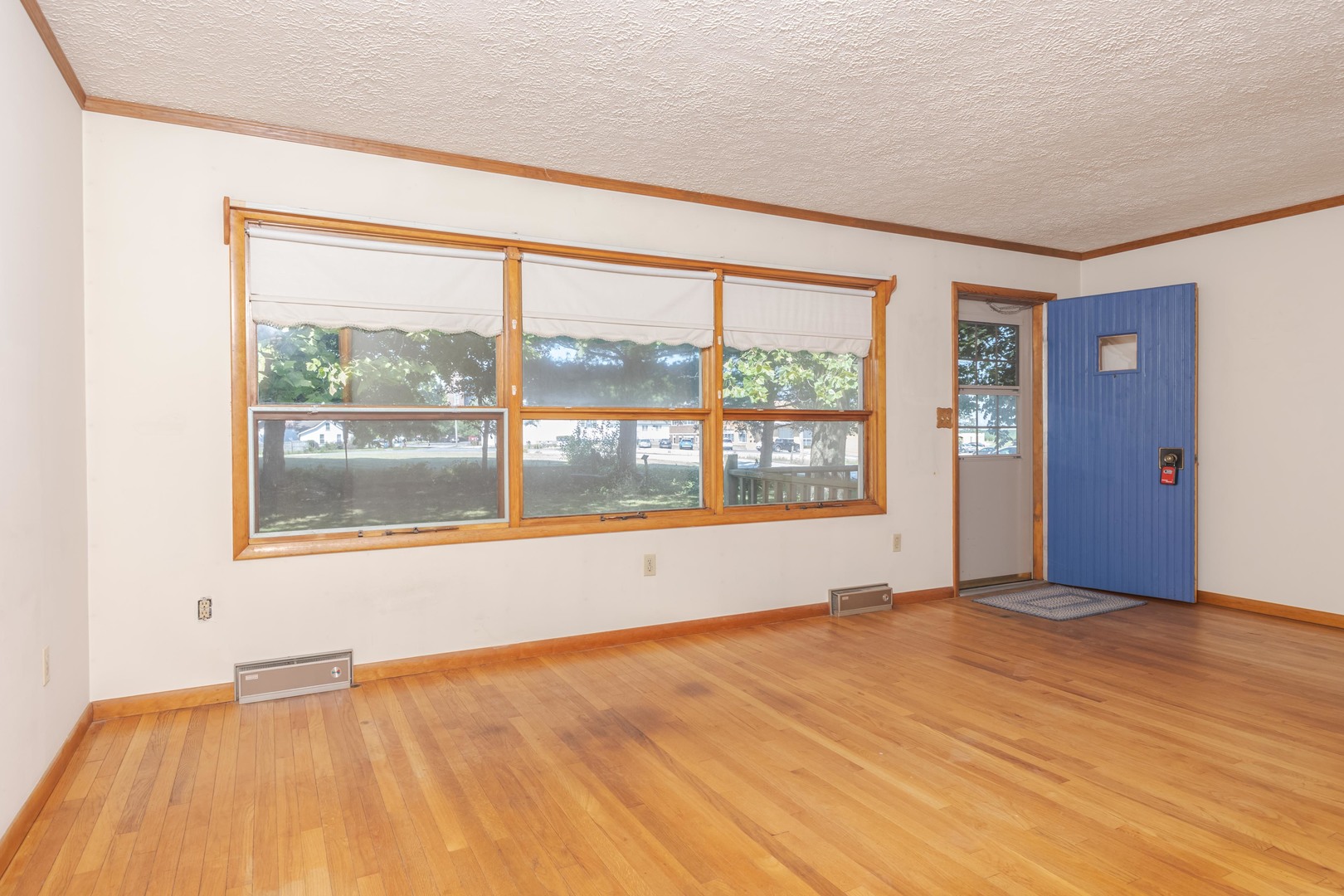 214 E Van Alstyne Street Property Photo 6