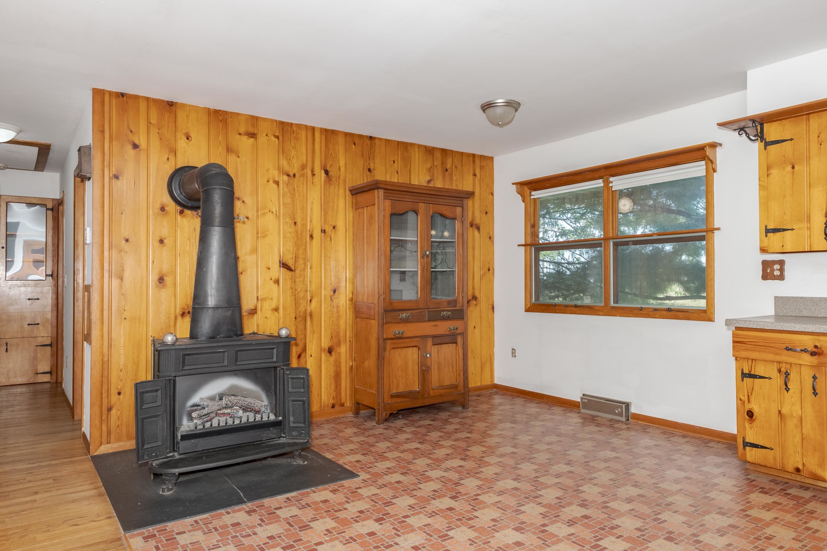 214 E Van Alstyne Street Property Photo 7