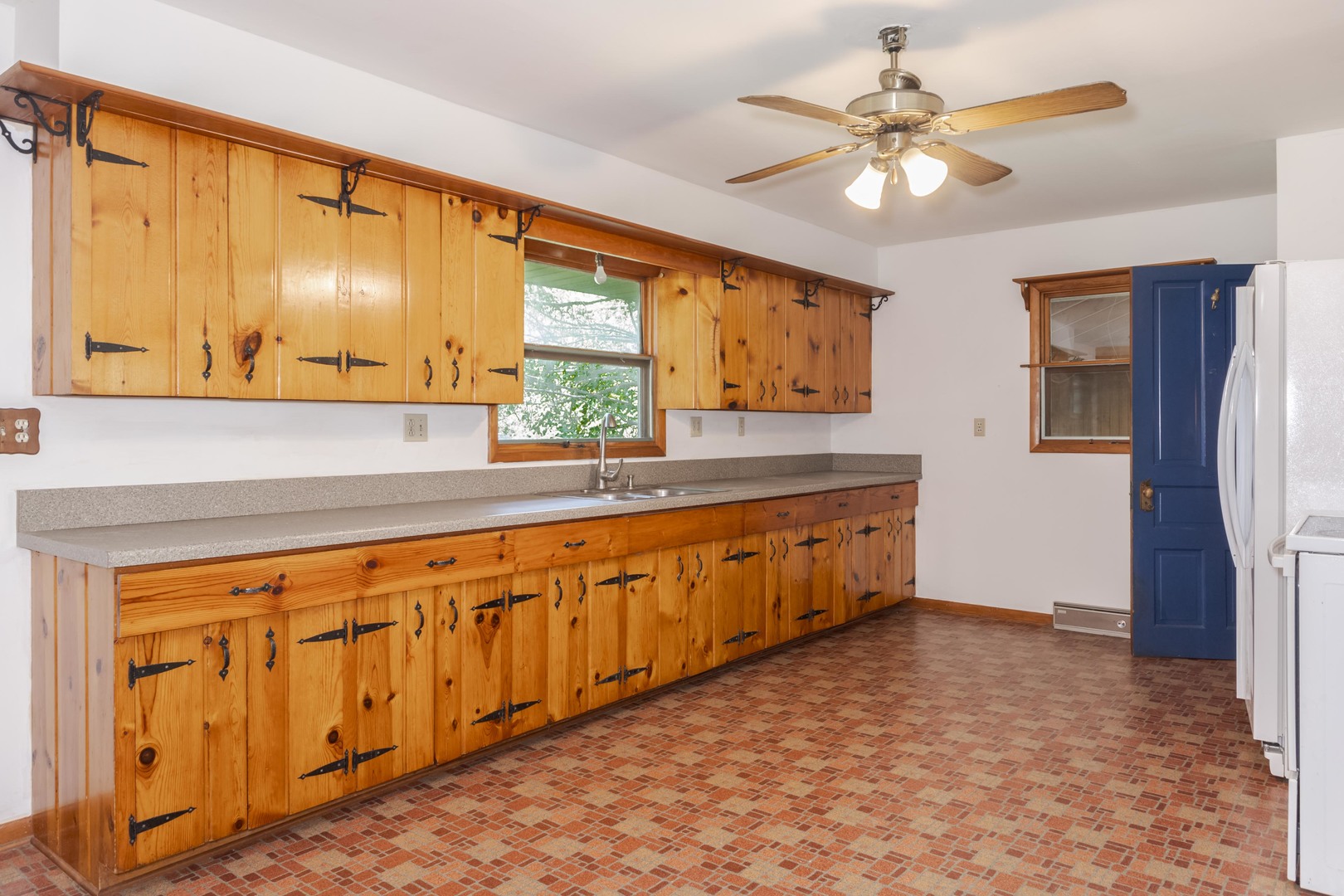 214 E Van Alstyne Street Property Photo 8