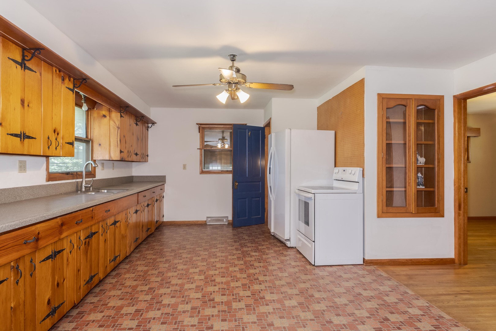 214 E Van Alstyne Street Property Photo 9