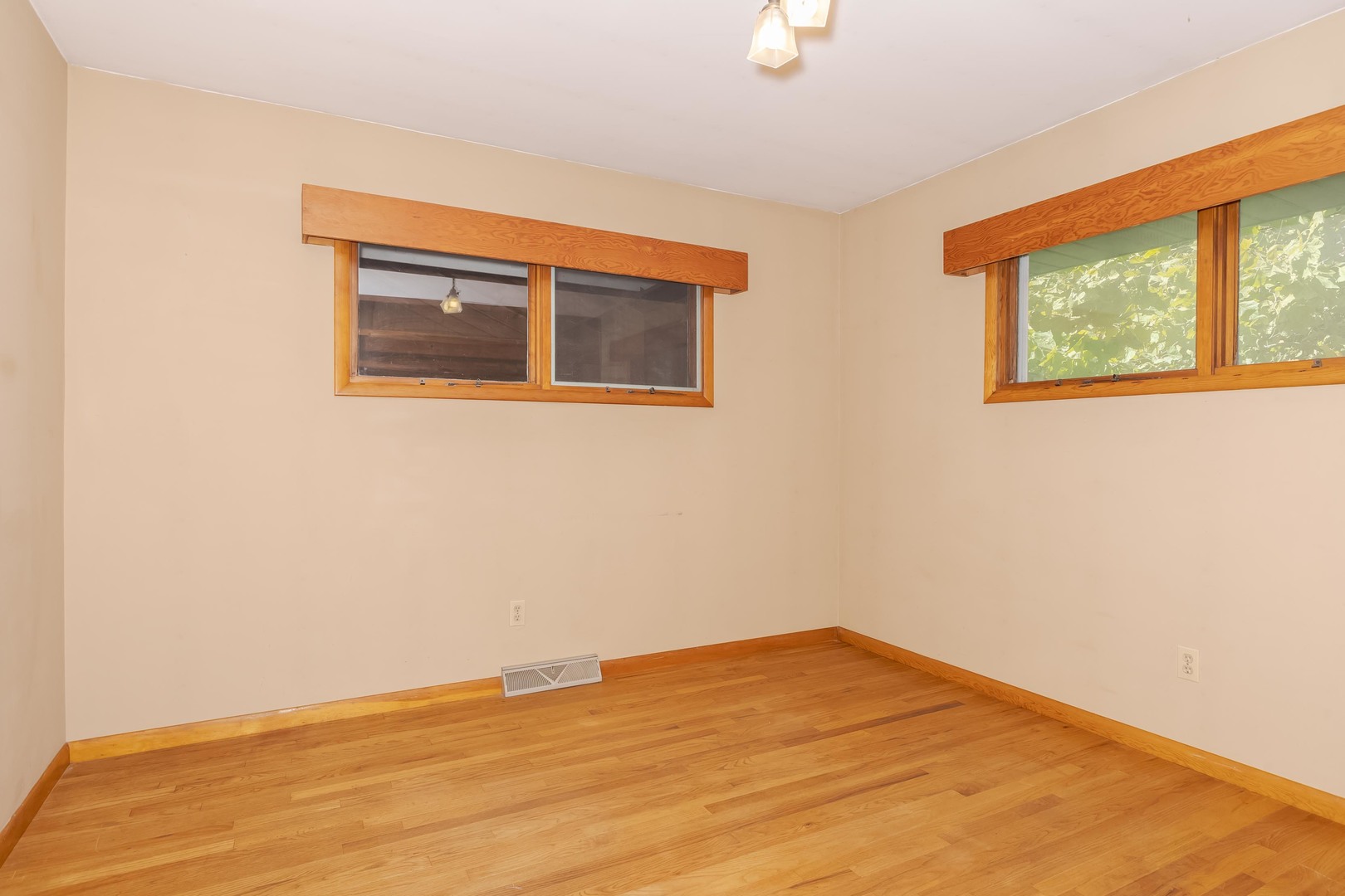 214 E Van Alstyne Street Property Photo 21