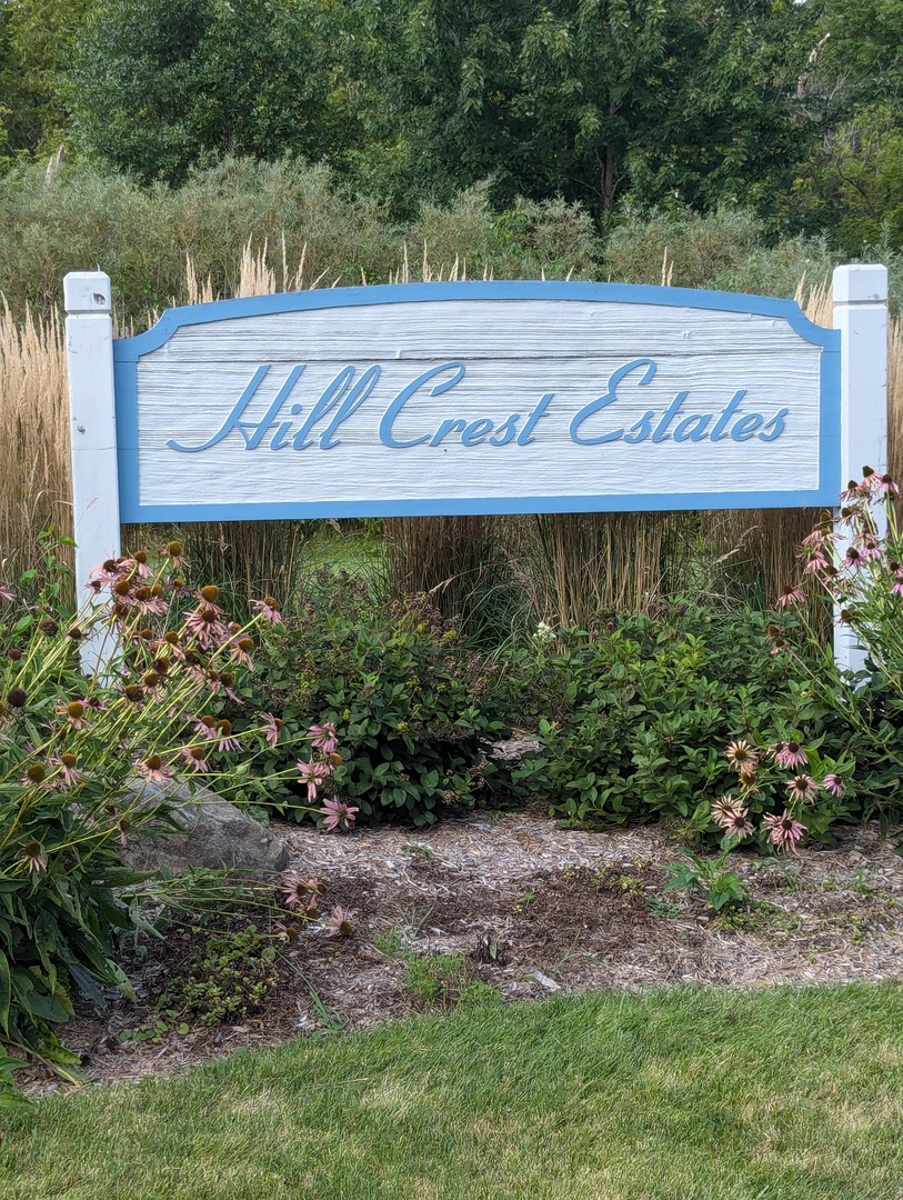 10817 Hill Crest Lane Property Photo 3