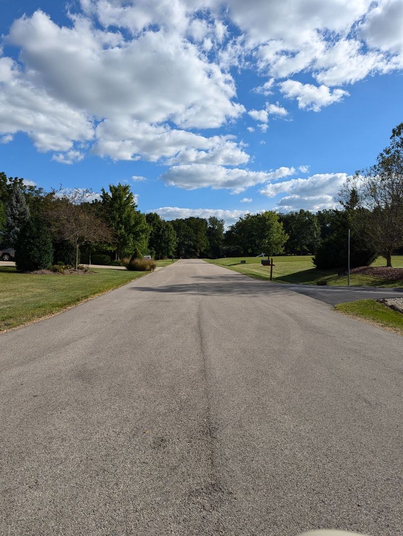 10817 Hill Crest Lane Property Photo 6