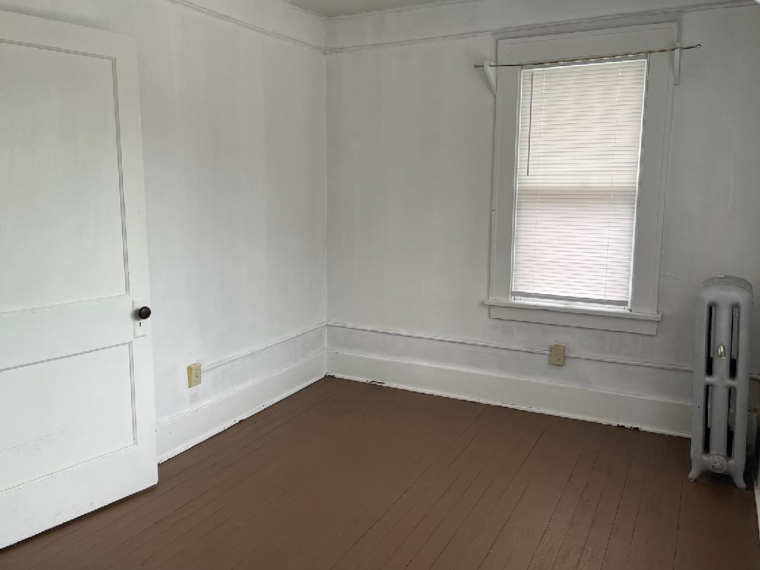 1008 S Busey Avenue Property Photo 3