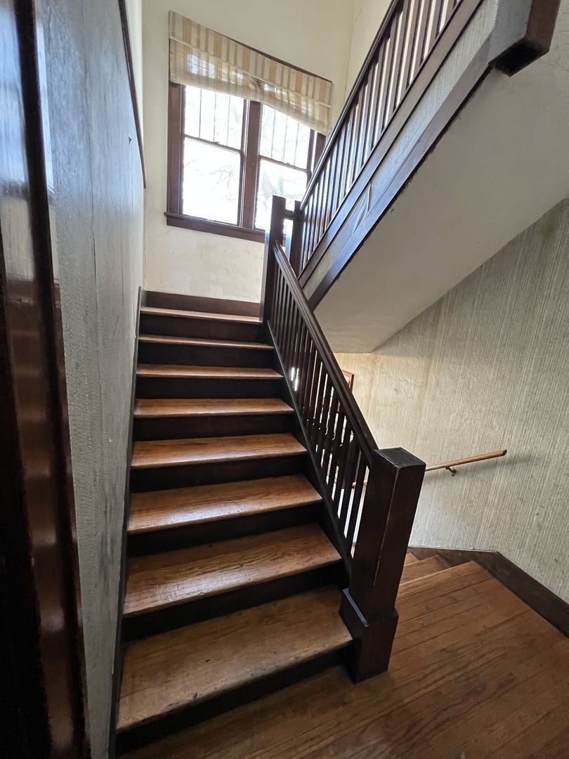 1008 S Busey Avenue Property Photo 8
