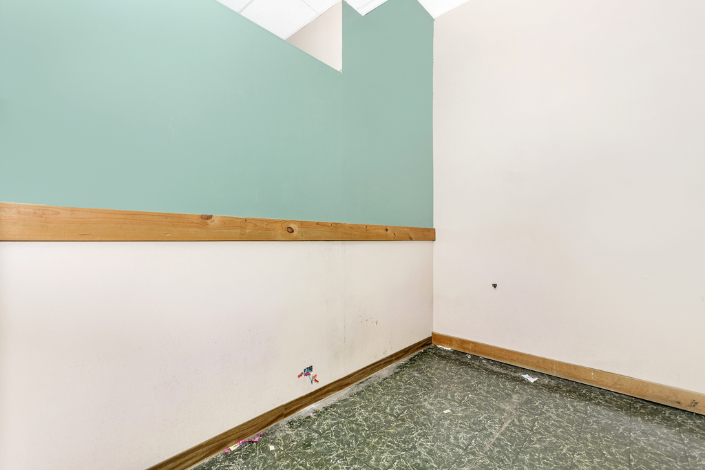 13612 Cicero Avenue Property Photo 8