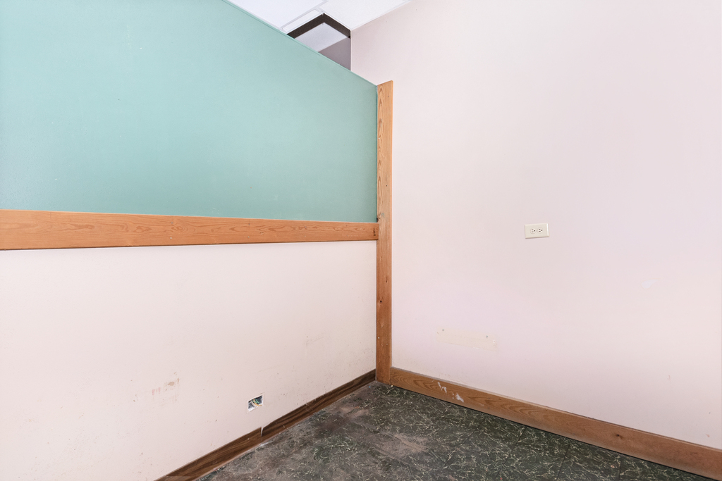 13612 Cicero Avenue Property Photo 13